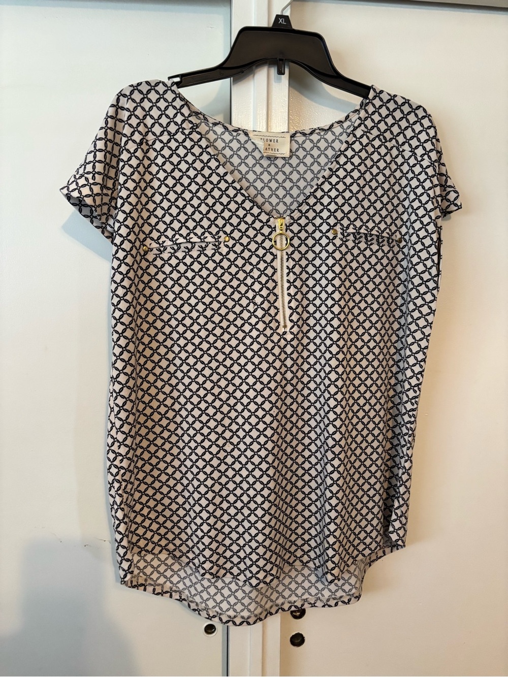 Flower & Feather Womens Blouse Geometric 1/4 Zip-Front V-Neck Top XL Career